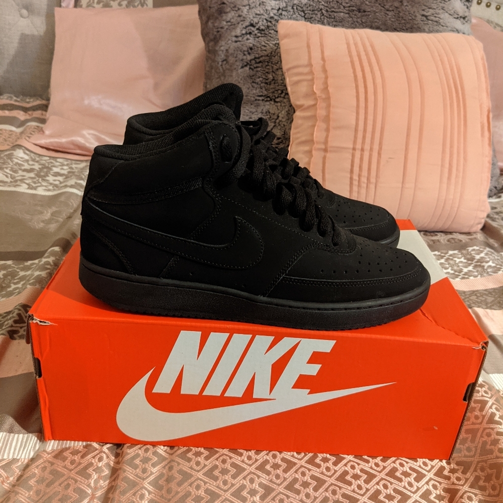 Black/ Noir Men's Nike Court Vision Mid Top!